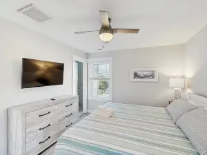 Beautiful house nestled between beach & sound w/shared pool, WiFi, & central AC