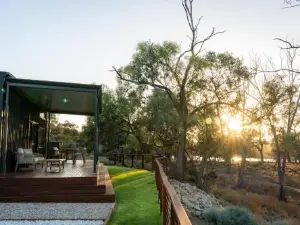 Parcoola Retreats House with Riverviews