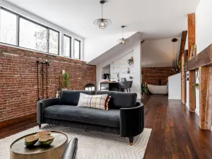 Charming Historical Suites and Scenic Walkway - Unique Coastal Retreat