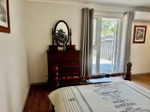 Unwind at this peaceful semi-rural location 15 minutes from Joondalup.