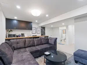 Cozy & Private Basement Suite with All Amenities