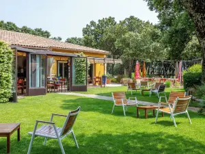 Logis la Bastide de Grignan Hotel & Restaurant "La Chênaie"
