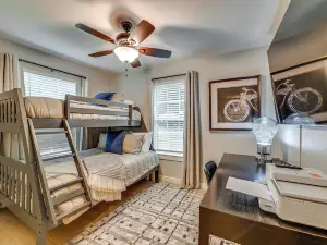 Luxe Pilot Point Home 3 Mi to Lake Ray Roberts