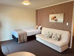 Summer Inn Motel - Newly Renovated, 2 Min Walk to Orewa Beach