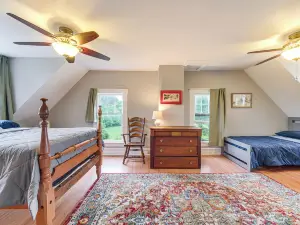2 Mi to Chardon Square Spacious Farmhouse