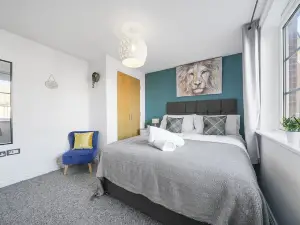 Modern Luxury 2 Bed Apartment 6 Guests En-Suite Netflix Wi-fi