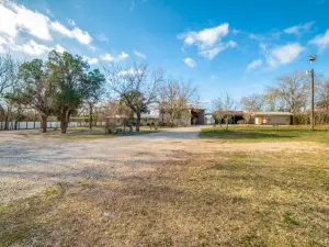 5 BDRM Home on 2 Acres Mins To Wineries Private Heated Pool and Hot Tub