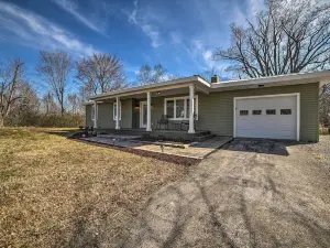 Grand Rivers Home, Close to Town + Lakefront!