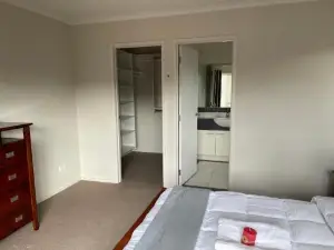 Ruth's House Homestay Master Room with Private Shower and Toilet