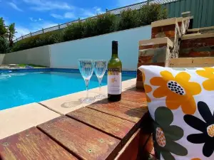 Aussie Escape Poolside Comfort and Relaxation