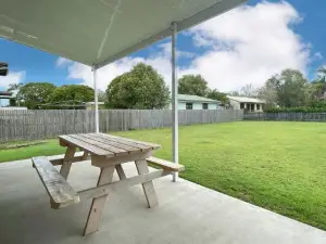Scott's Retreat - Burrum Heads- Close to Beach- 4BR- Aircon