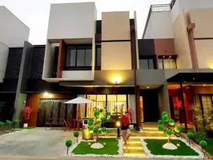Jun's Villa Tangerang 4BR Luxury Aesthetic & Homey