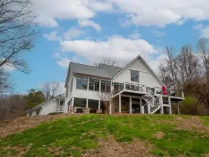 Lakeside Retreat - Private Lake Access