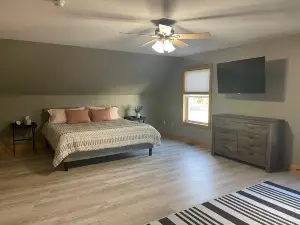 Beautiful Lake Champlain Getaway Sleeps 10-Chazy NY