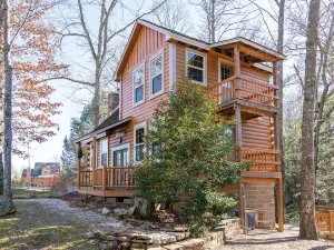 Hot Tub & WiFi - Large Family Cabin - Climber's Haven - Red River Gorge, Kentucky!