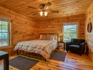 Cozy Carolina Private Cabin with Firepit