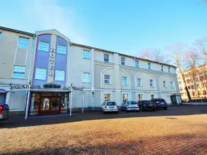 NB Hotel with Free Parking