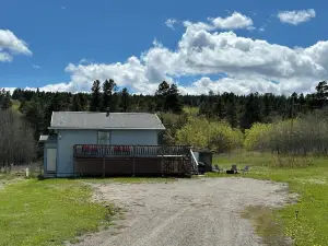 Beautiful Location, super close to hiking trails as well as breathtaking scenery