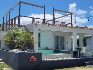 VILLA 181 "COZY FRONTBEACH HOUSE " 2 up to 6 Guest & PET FRIENDLY !!!