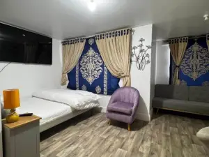 OYO Unique Guestroom - Farnworth, Easy AccessÂ toÂ Bolton
