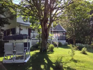 르 리플레트 드 라 리비에 B&B