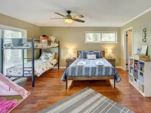 Mineola Lake House w/ Dock & Fire Pit!