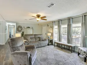 Charming Perry Home ~ 2 Mi to the Gulf!