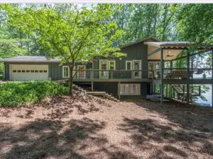 Lakefront Lodge on Tims Ford Lake
