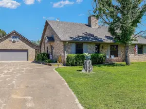 Lake Palo Pinto Retreat Dock and Private Pool!