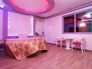Whitehouse Motel