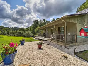 Deep Gap Cottage with Fire Pits - Hike and Ski!