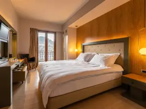 Maniatis Hotels & Resorts