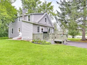 Charming East Durham Home - 2 Mi to Water Park