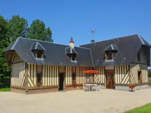 Le Malis - Charming Half-Timbered Family House with Large Garden