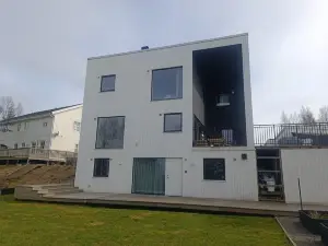 Modern, private & fully equipped. 4 adults +2kids