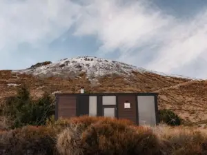 Lake Stella Mountain Retreat 1 - Falcons Nest by Tiny Away