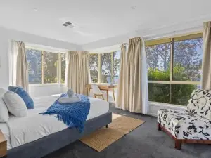 Waterfront Paradise Lodge Brightwaters