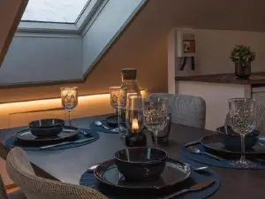 Scenic Penthouse - Ocean View & Skylight Windows