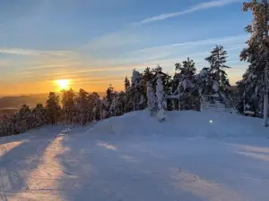 Modern Stuga Med Ski Lodge känsla
