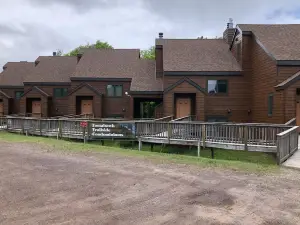 Cozy, Clean, & Quiet 2B/2B Ski In/Ski Out Condo w/ Hot Tub!