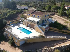 Villa Le Clos des Chênes de 280m2 Avec Piscine