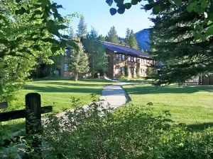 The Ultimate Lodge for retreats, family reunions or Destination Weddings