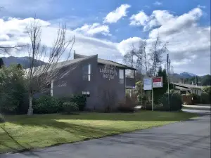 Larchwood Motel