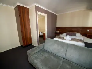 Sarina Motor Inn