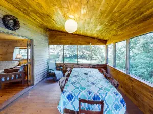 Classic lakefront cabin with screened-in porch & great views - dogs welcome