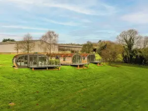 Stunning Sustainable Pod on Old Chalford Farm!