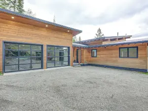 Luxe Mtn-View Escape 5 Mi to Dtwn Priest River!