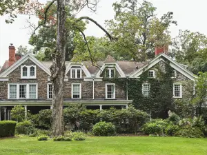 Hasbrouck House