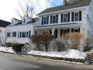 9 เลค สตรีท