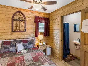 Cabin 3, the delightful Joy cabin in the heart of Moravian Falls, NC